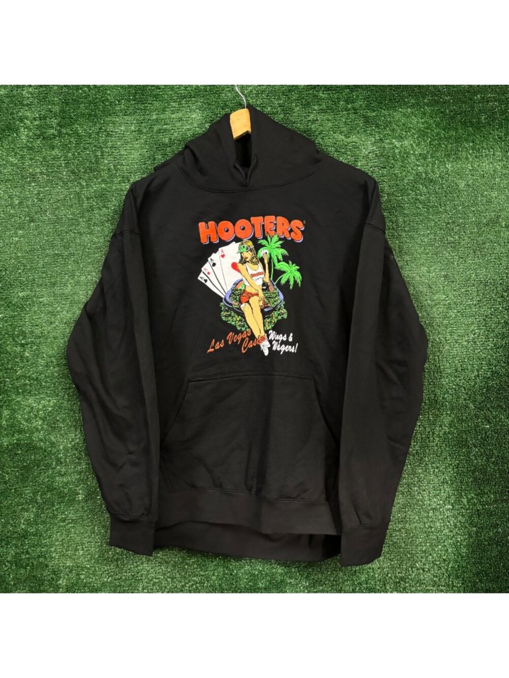 Hooters Las Vegas Casino Wings & Wagers Hoodie Size Large